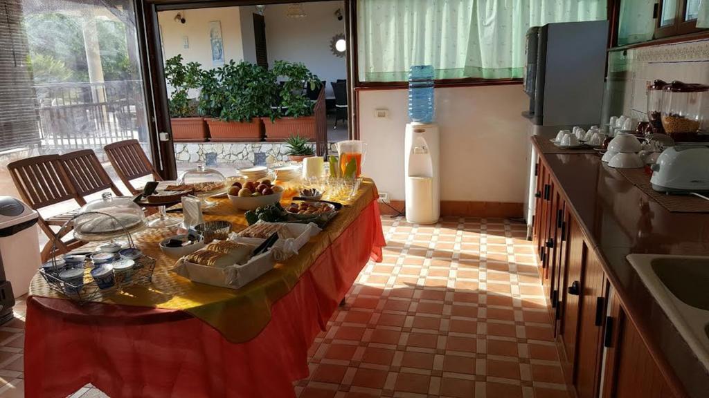 Perla Del Mare Affittacamere Campofelice Di Roccella Exterior foto